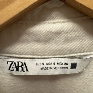 •lZara jumpsuit 
• size s
•High-quality denim/cotton feel (Made in Morocco)